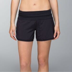 LULULEMON BLACK GROOVY RUN SHORTS